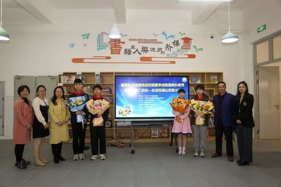 人物海报风格凌厉眼神直击人心 章宇身陷四段危险关系人物海报张震人物海报中，与各角色相匹配的宣传语为影片塑造了更为浓重的悬疑感，梁文超（张震饰）在癌症病患和检察官的双重身份下向观众发问;面对真相的勇气，你准备好了吗？需要勇气来面对的真相，或许比观众想象的更为残酷